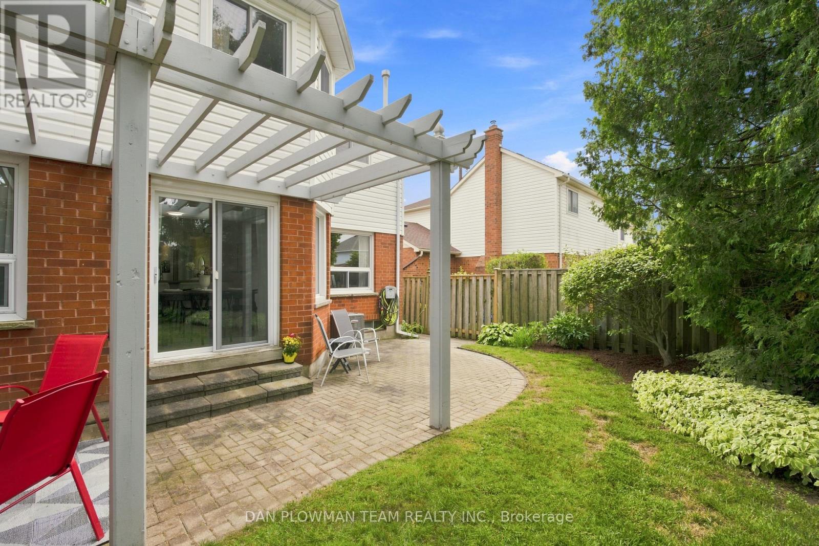 6 SADDLEBROOK COURT - 40