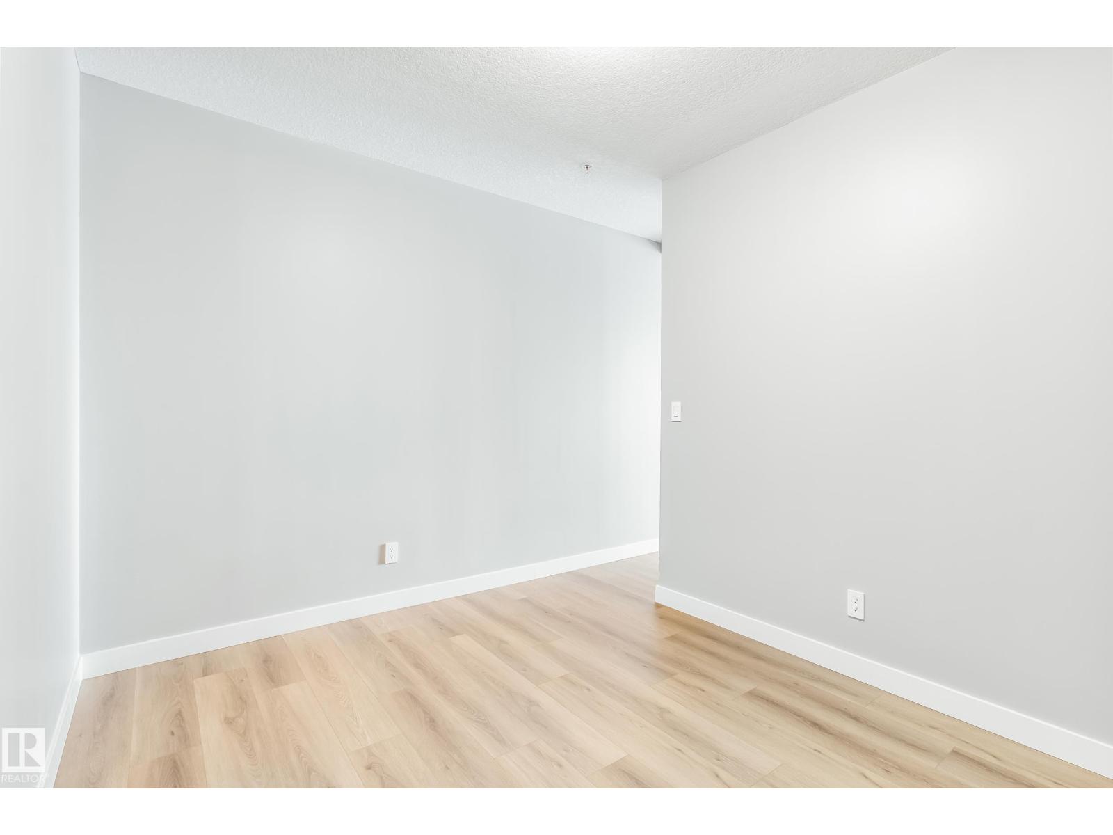 #910 10238 103 ST NW - 25