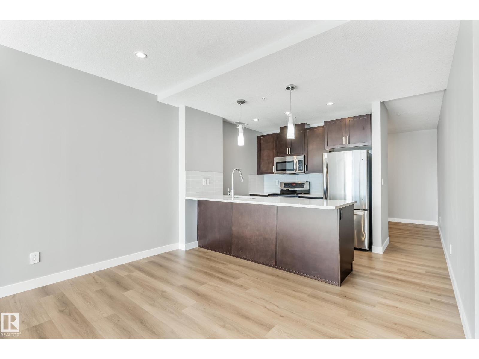 #910 10238 103 ST NW - 7