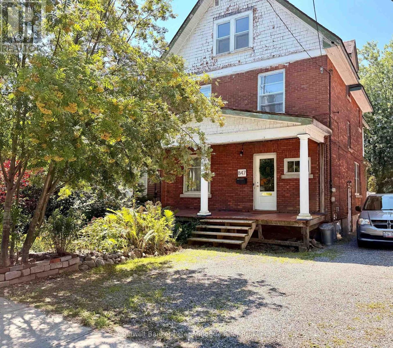 847 MCINTYRE STREET W - 1
