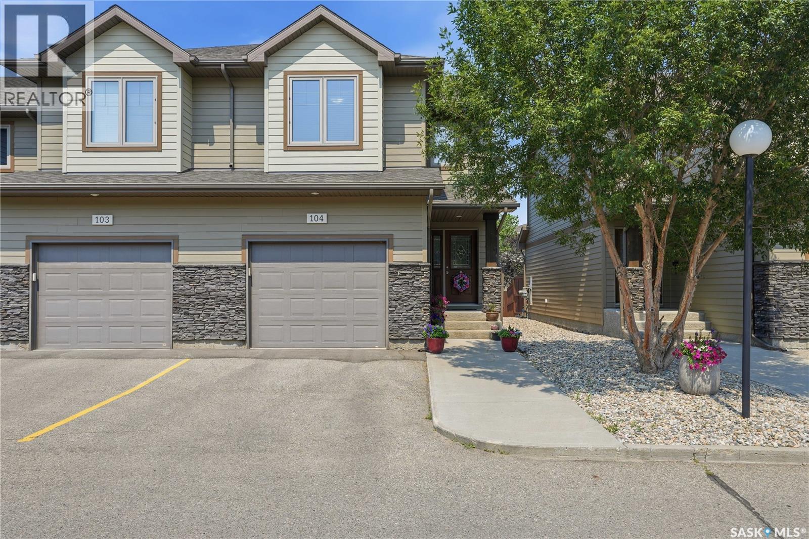 #104 4100 Sandhill CRESCENT - 1