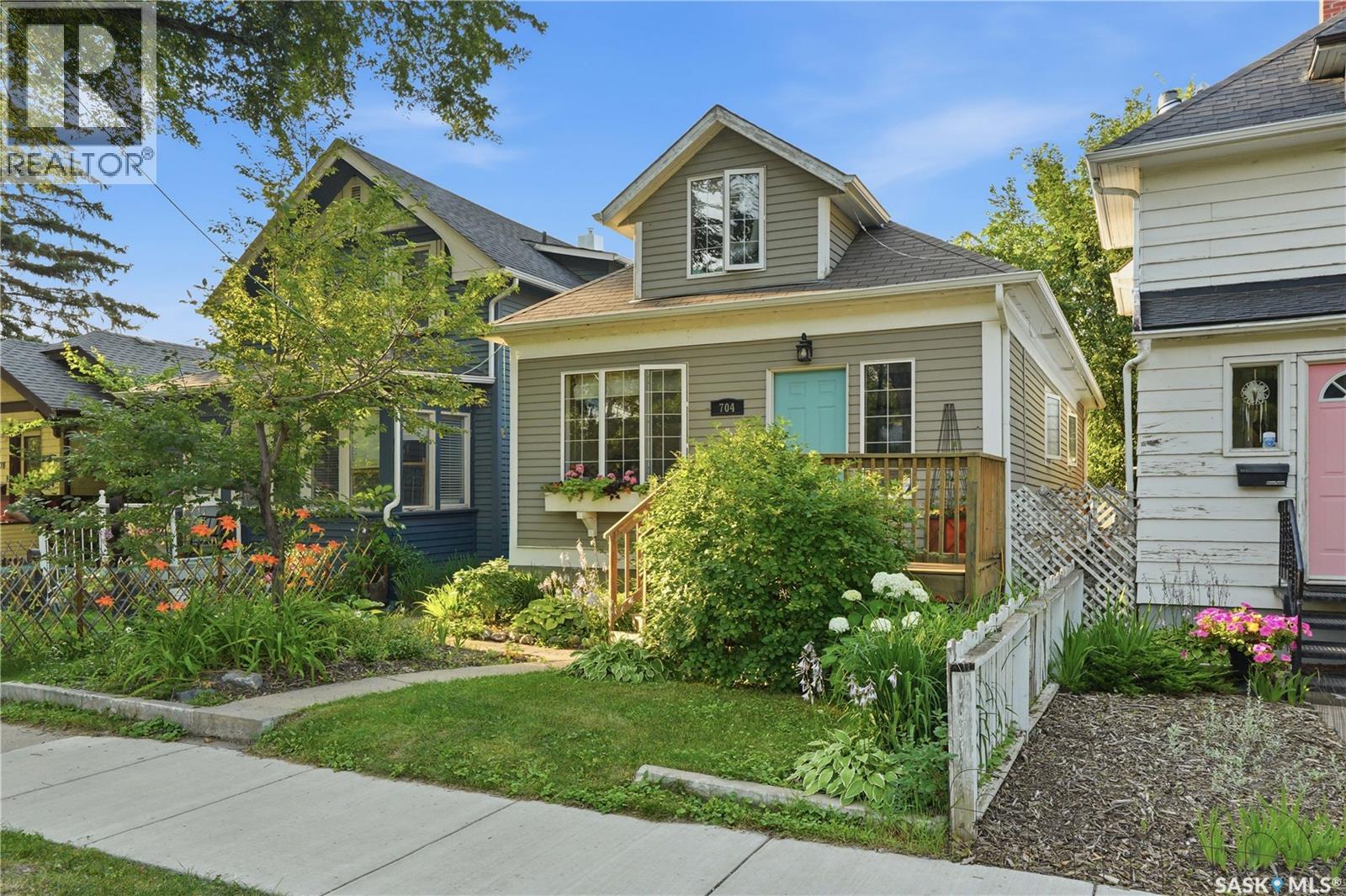 704 32nd STREET W - 1
