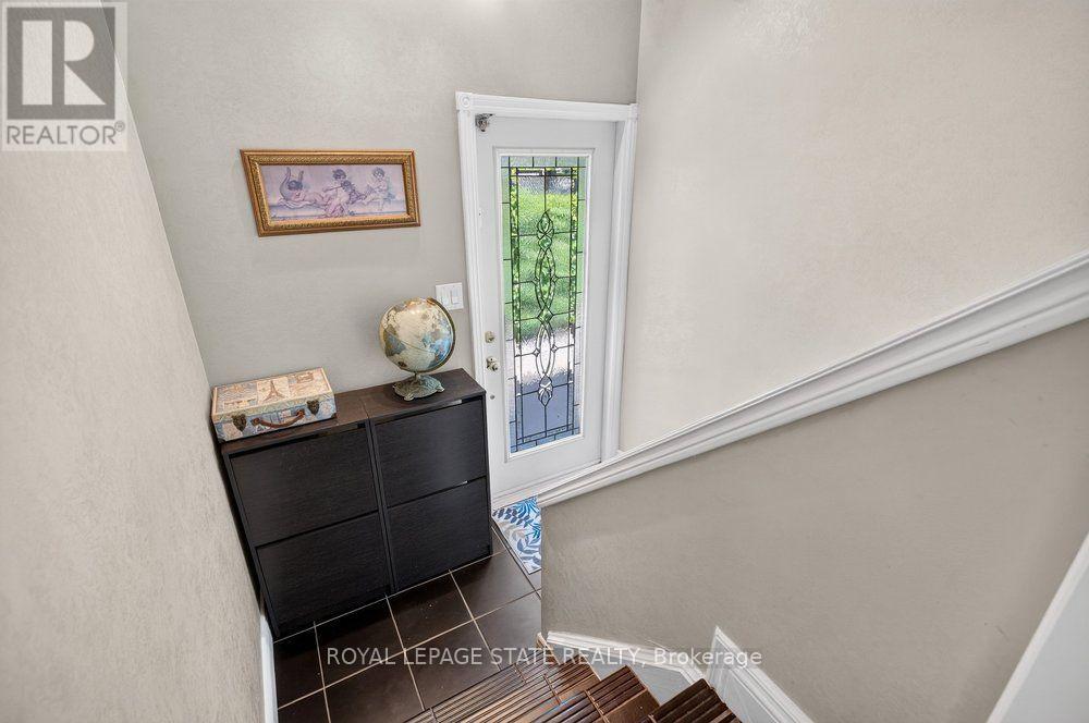 102 BIRCHLAWN DRIVE - 30