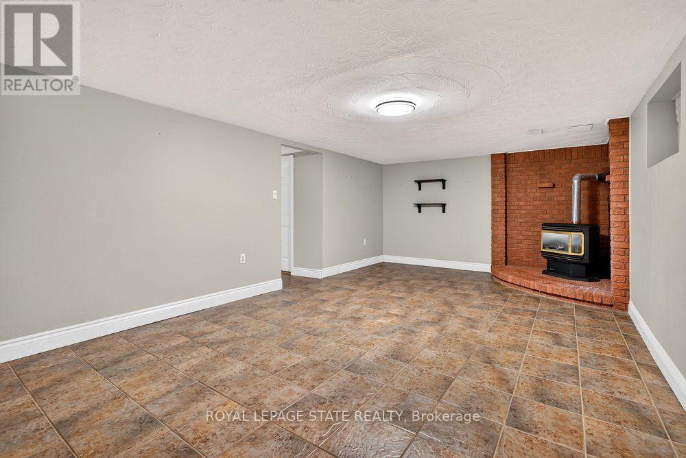 102 BIRCHLAWN DRIVE - 34