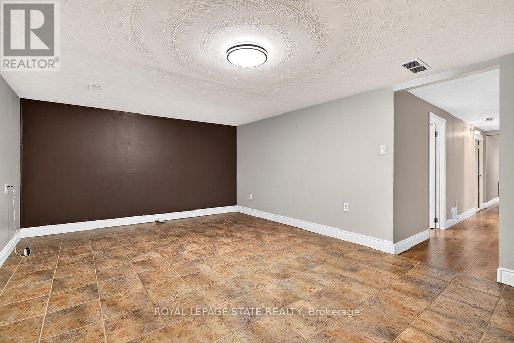 102 BIRCHLAWN DRIVE - Image 35