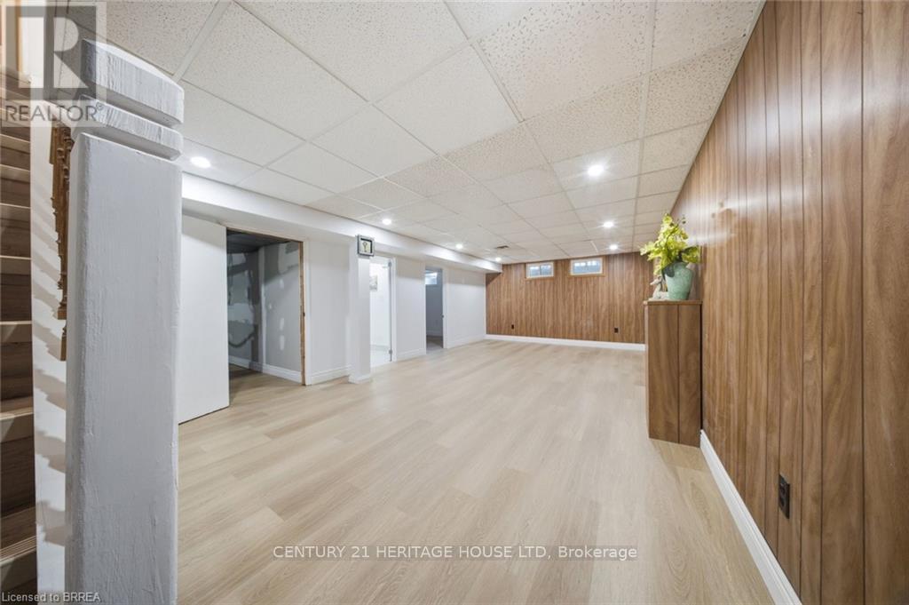 106 MEMORIAL DRIVE - Image 22