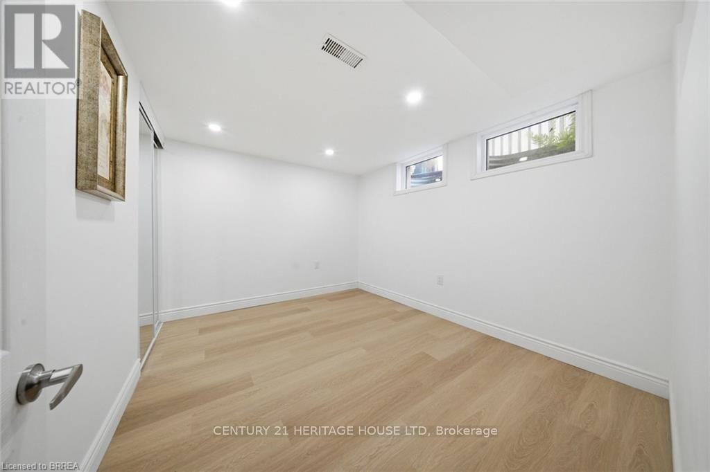 106 MEMORIAL DRIVE - Image 23
