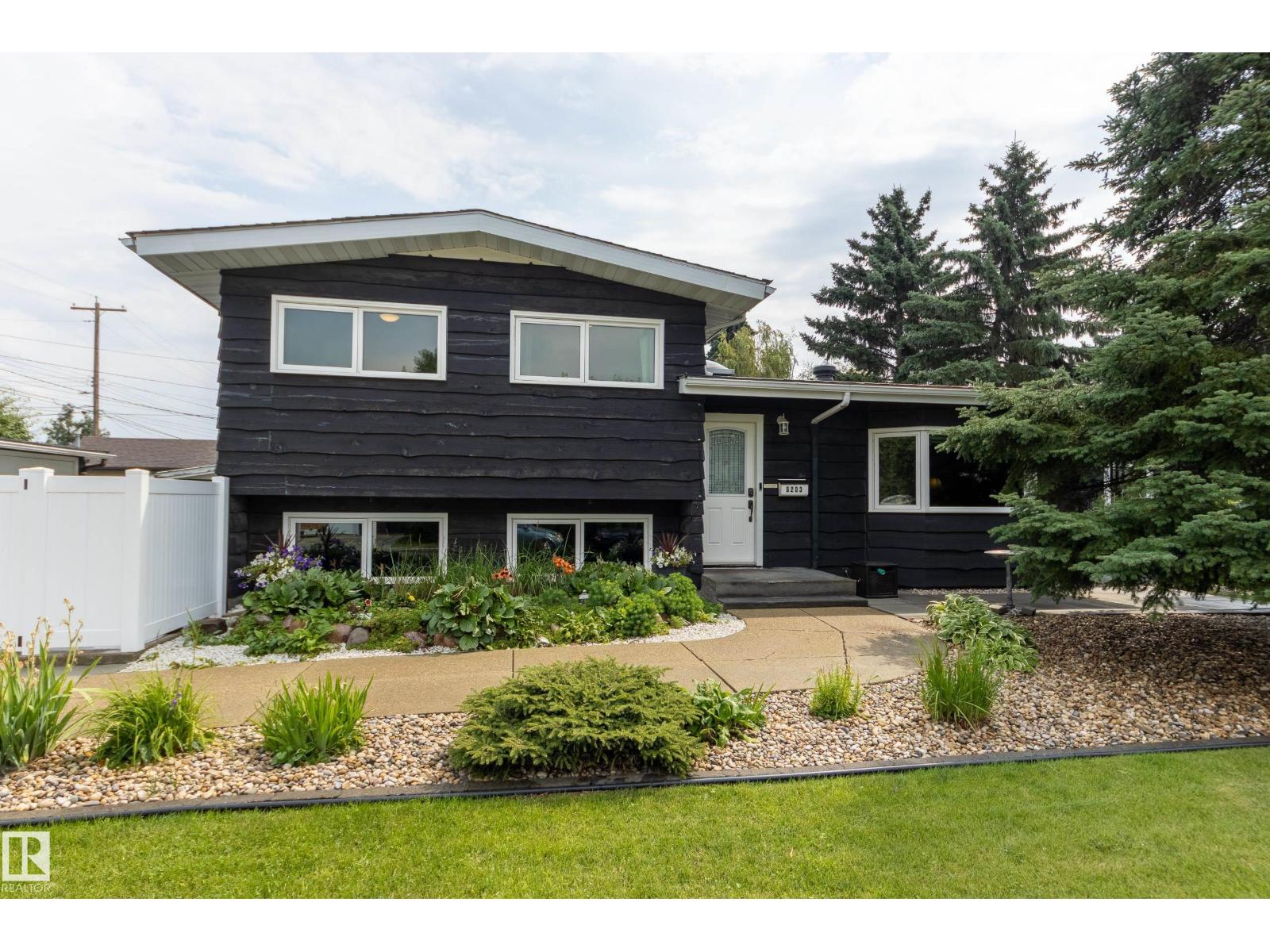 5203 105 ST NW, Pleasantview (Edmonton), Edmonton photo 1