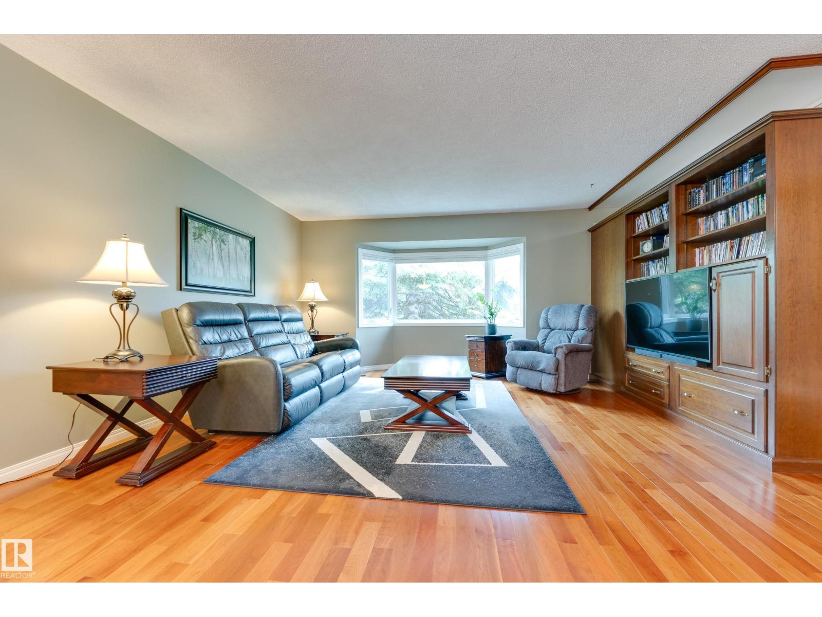 5203 105 ST NW, Pleasantview (Edmonton), Edmonton photo 4