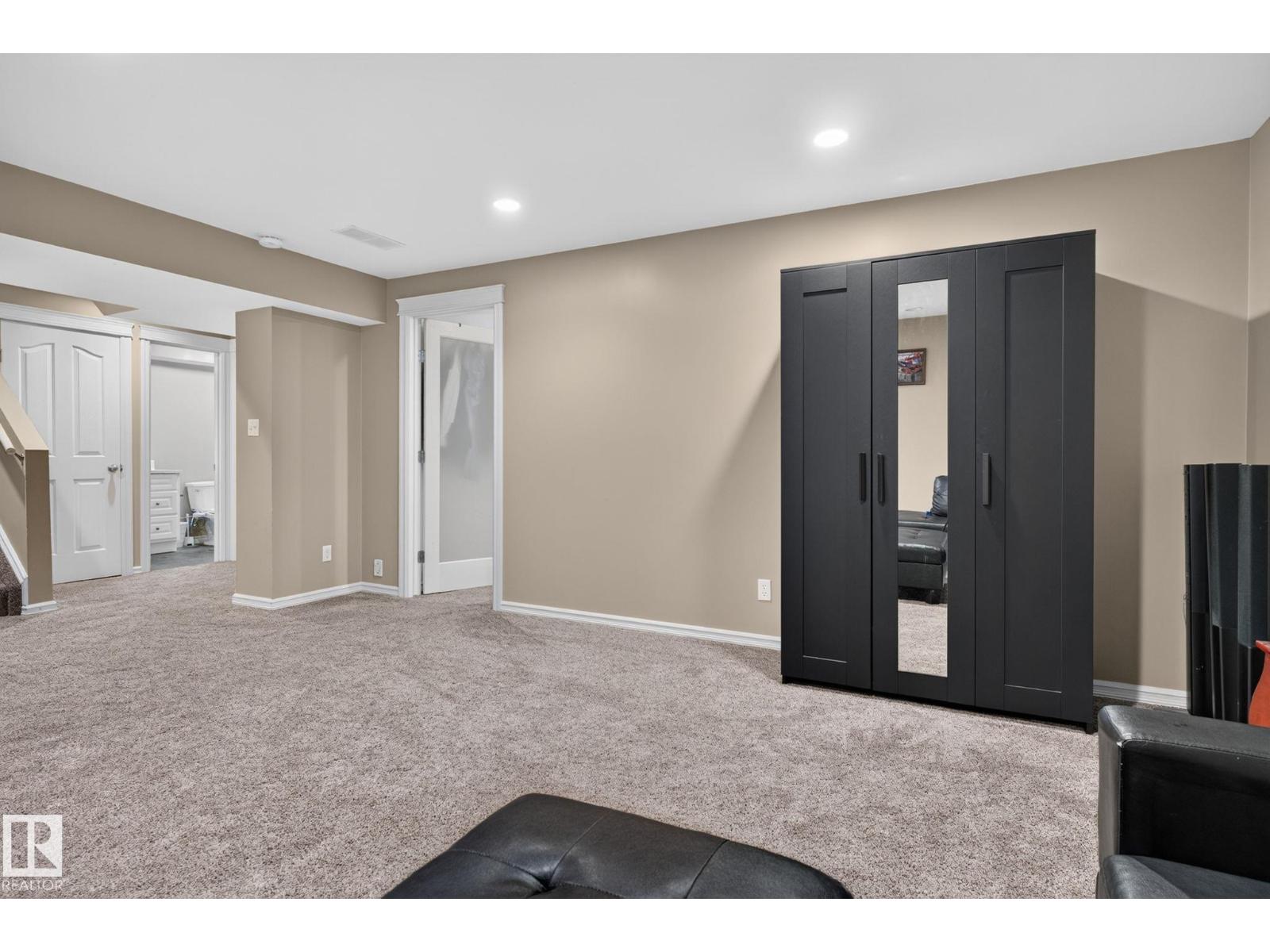 3224 26 ST NW - 47