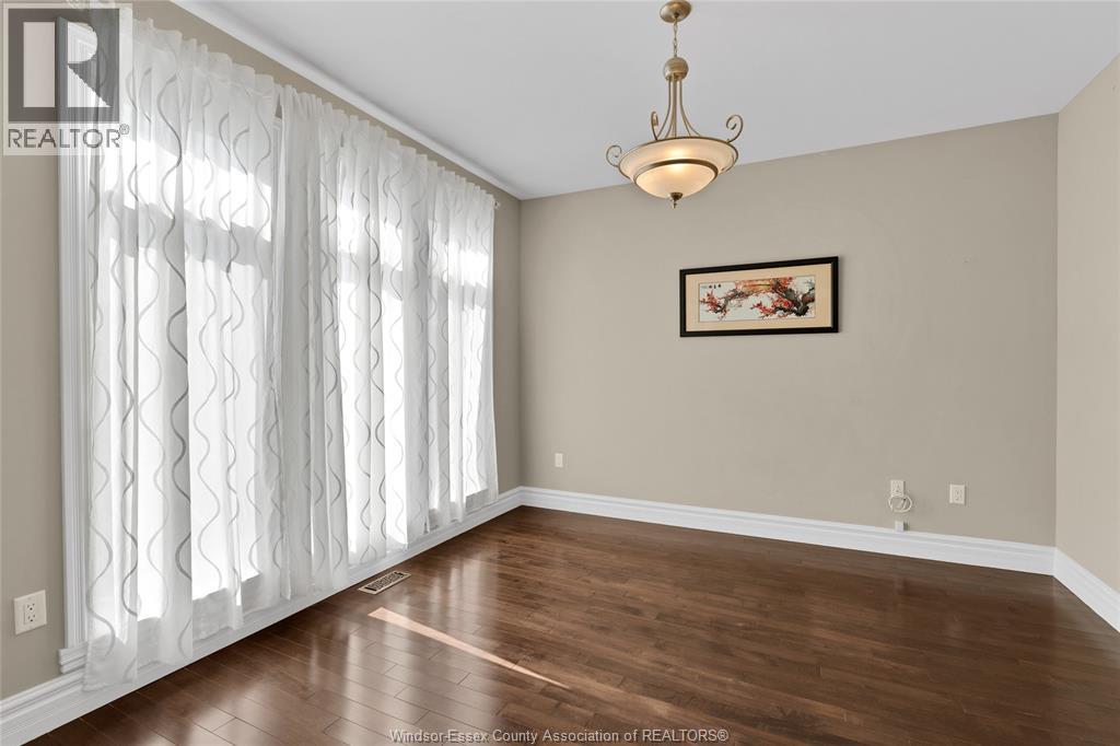 1078 CHARLOTTE CRESCENT - 3