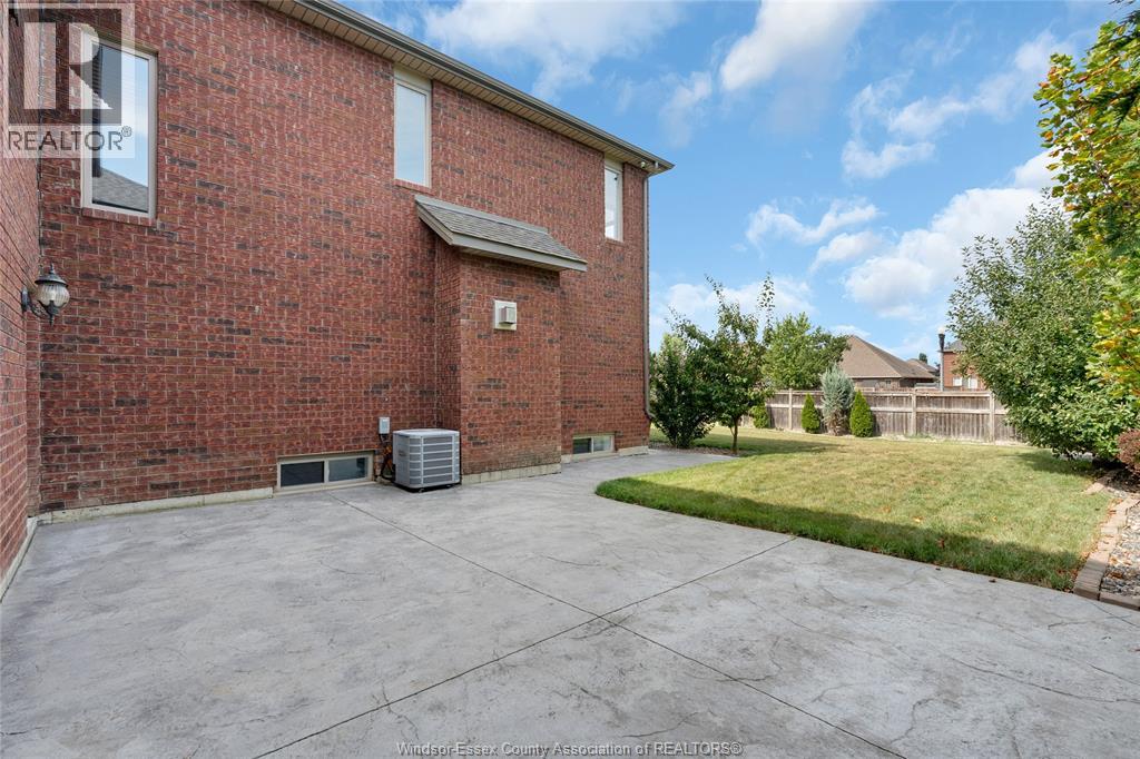 1078 CHARLOTTE CRESCENT - 34