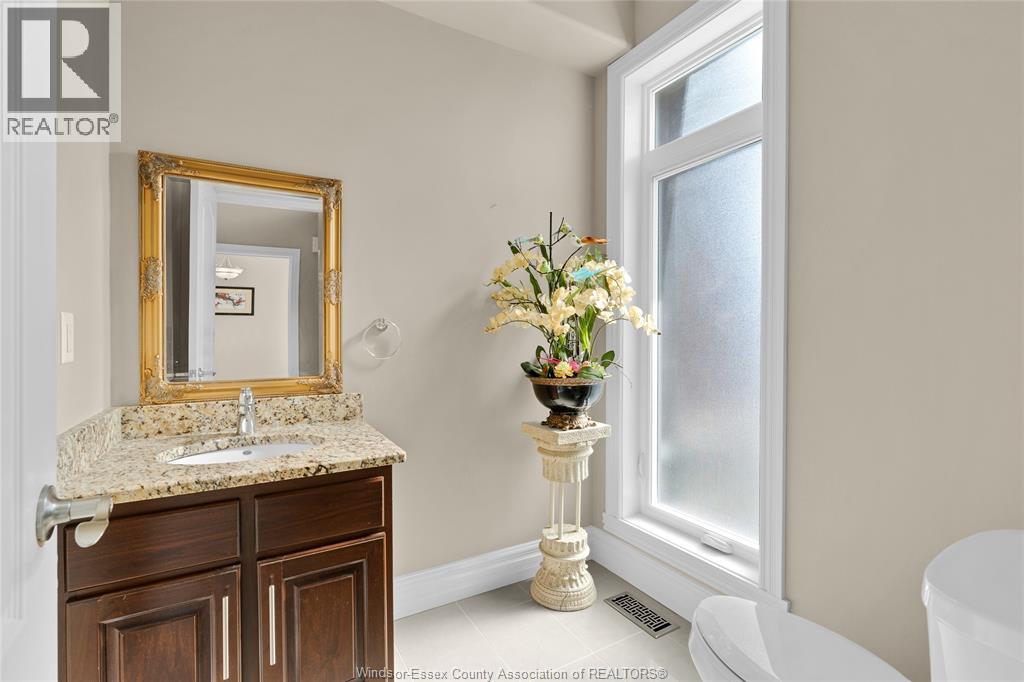 1078 CHARLOTTE CRESCENT - 35