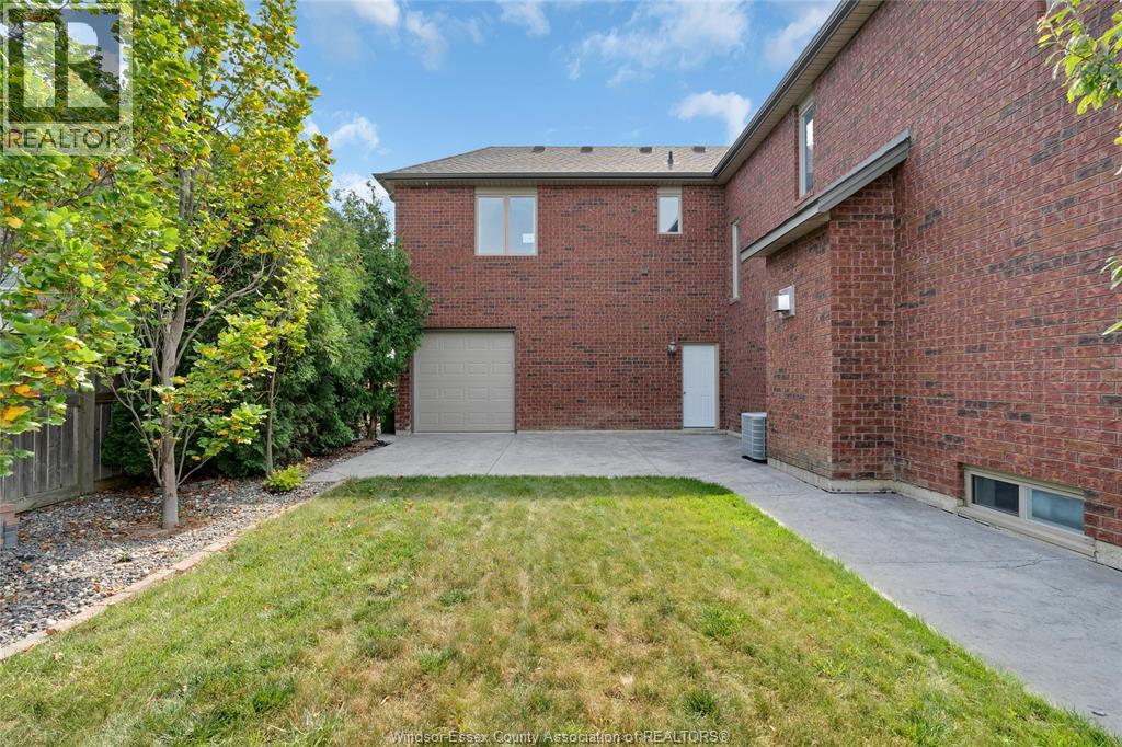 1078 CHARLOTTE CRESCENT - 37
