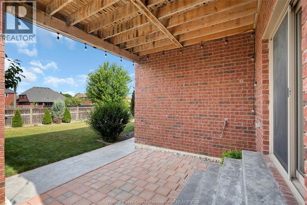 1078 CHARLOTTE CRESCENT - 40