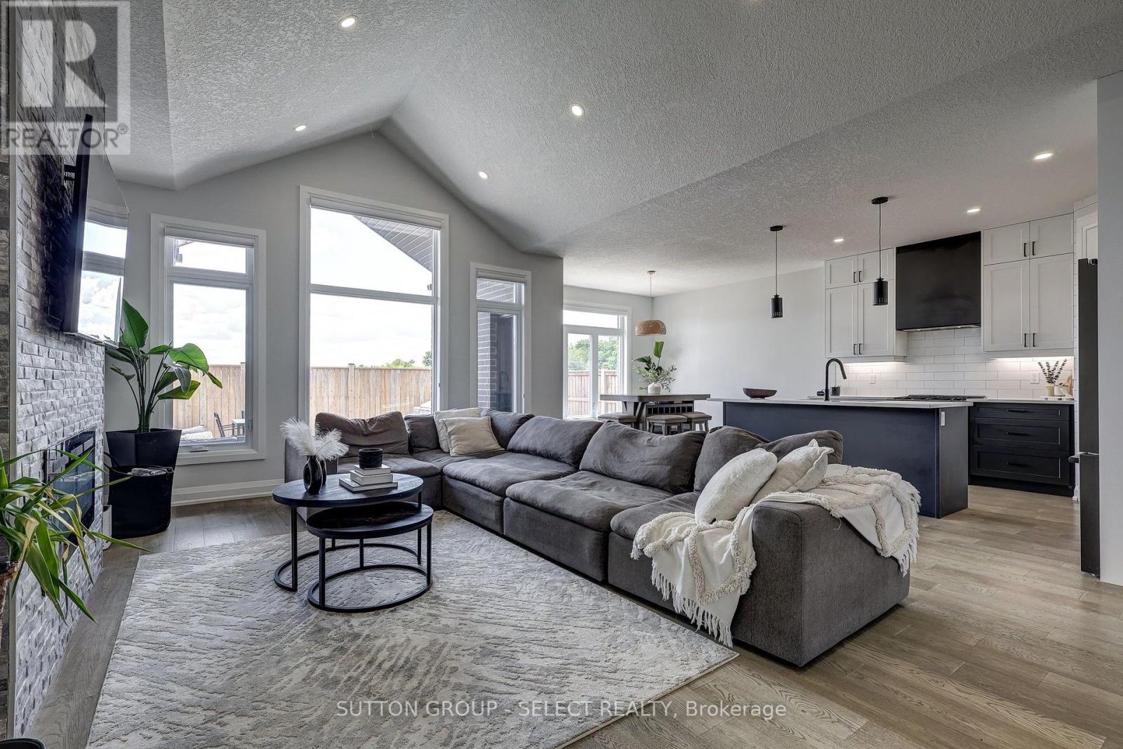 #77 383 DAVENTRY WAY - Image 12