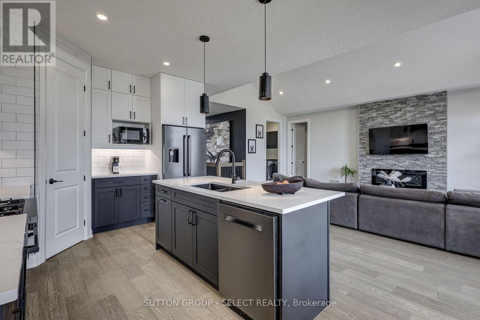 #77 383 DAVENTRY WAY - Image 18