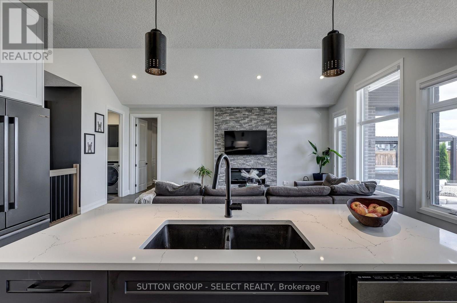 #77 383 DAVENTRY WAY - Image 19