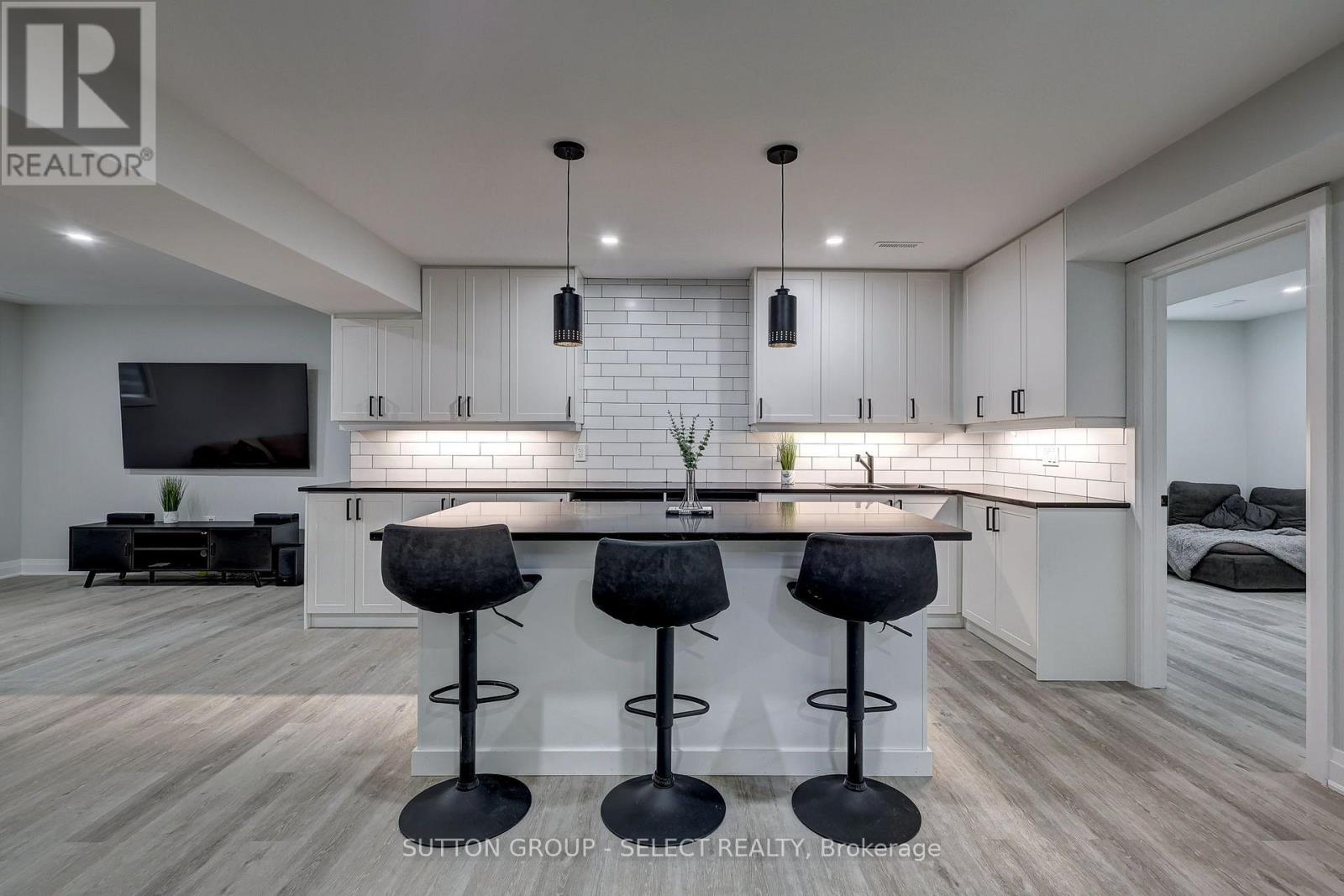 #77 383 DAVENTRY WAY - Image 25