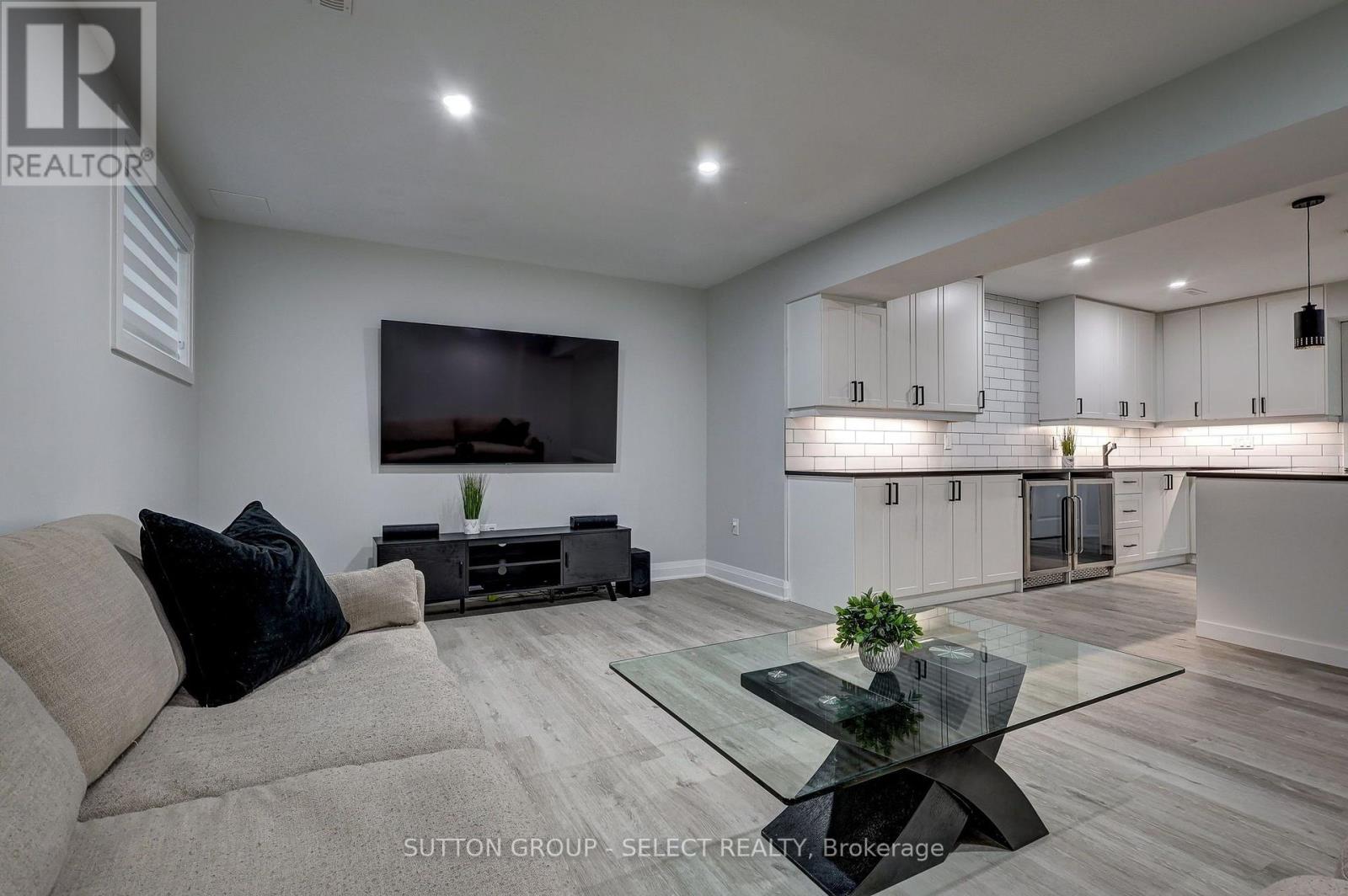 #77 383 DAVENTRY WAY - Image 31
