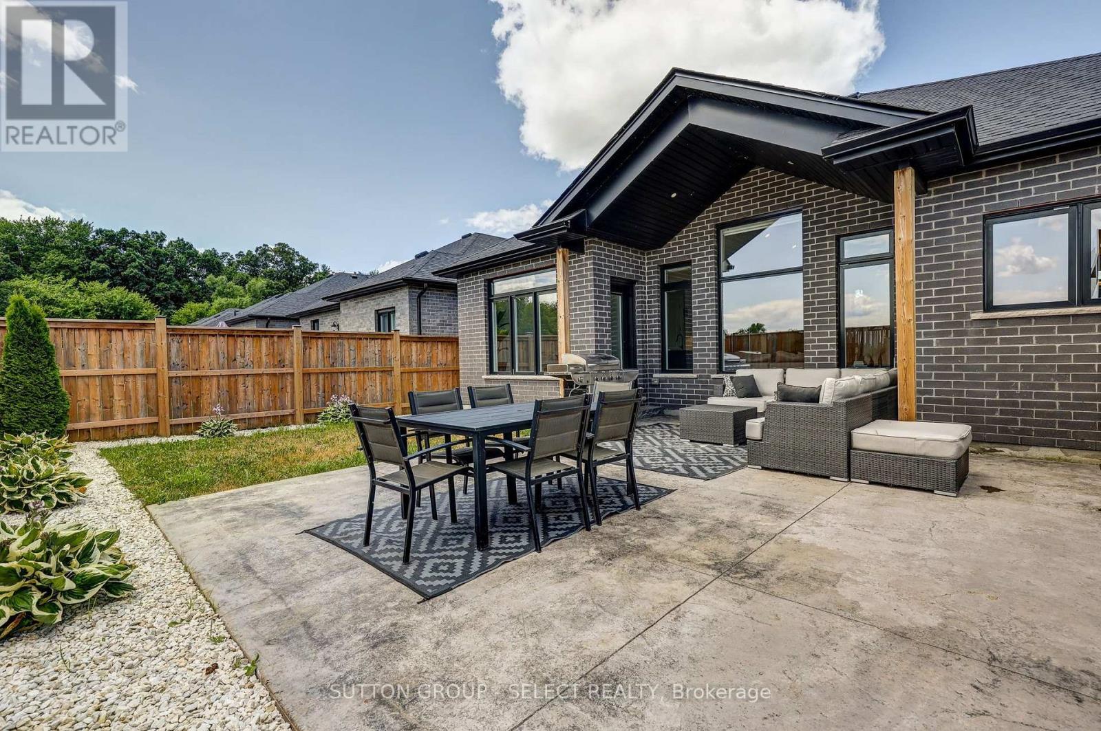 #77 383 DAVENTRY WAY - Image 33