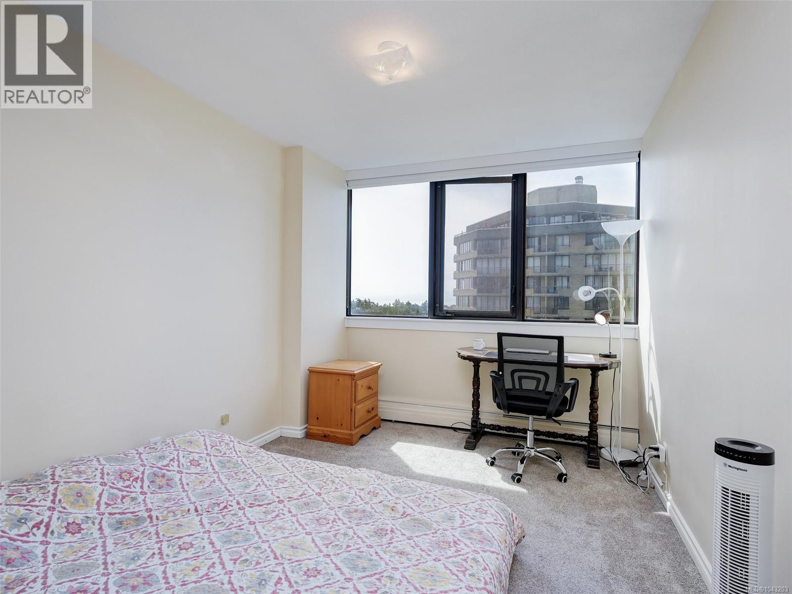 #1810 647 Michigan St - 13