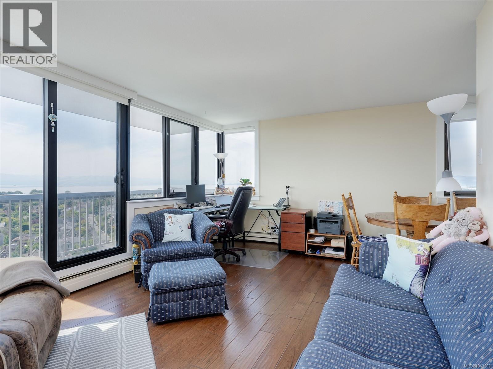 #1810 647 Michigan St - 2