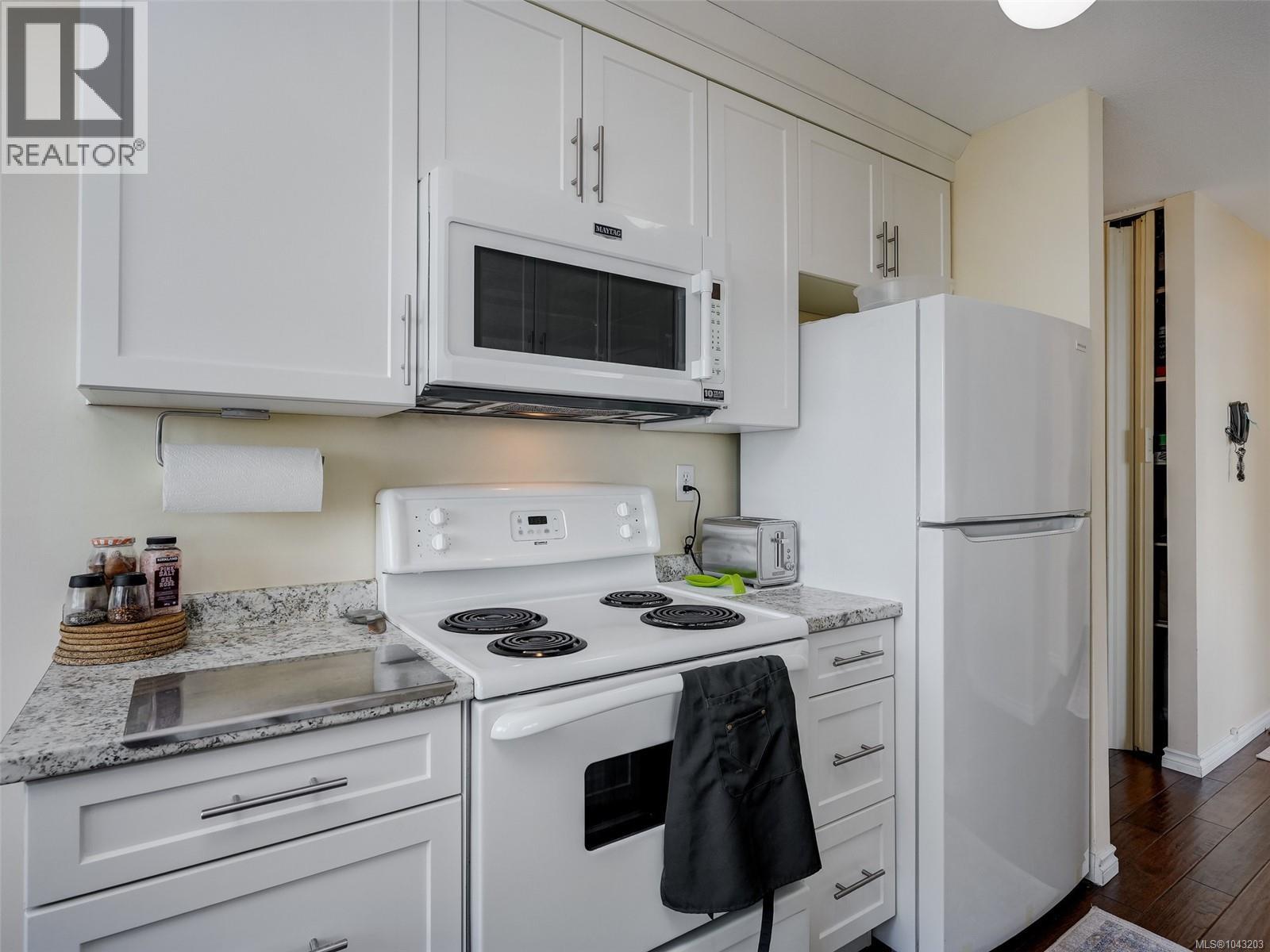 #1810 647 Michigan St - 8