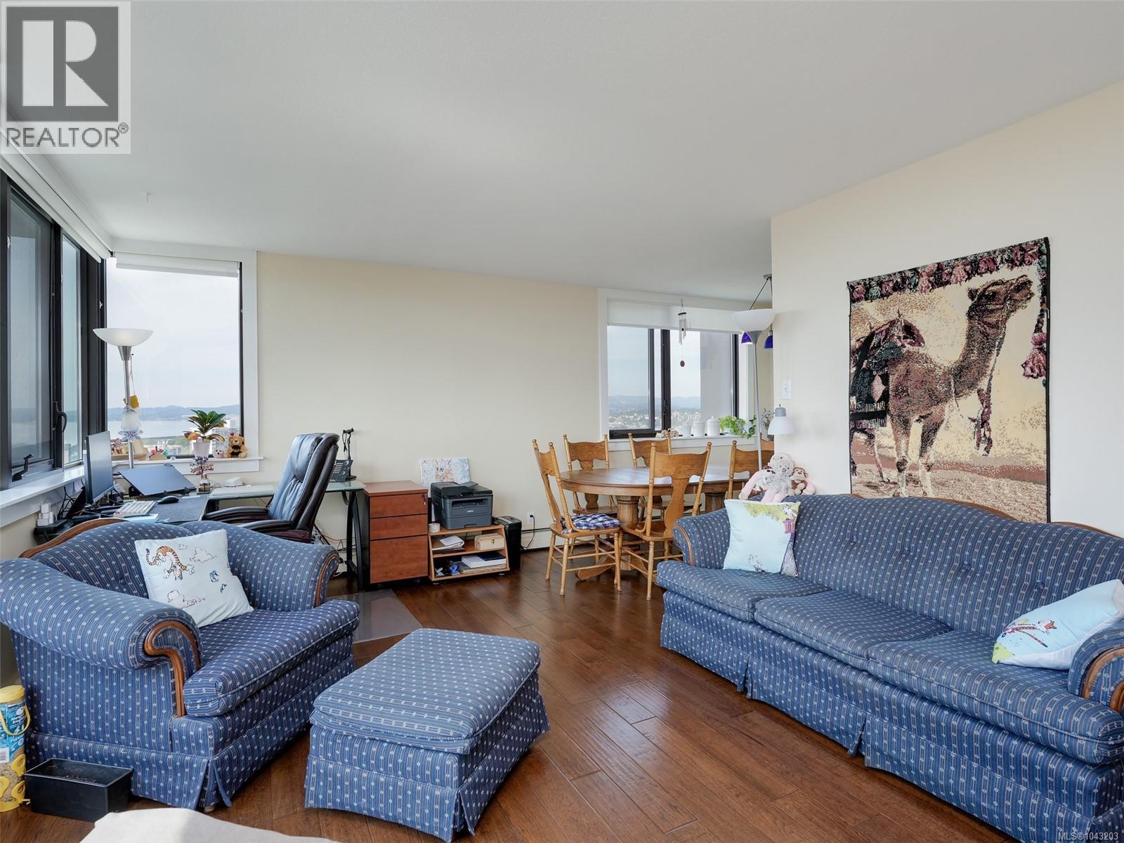 #1810 647 Michigan St - 3