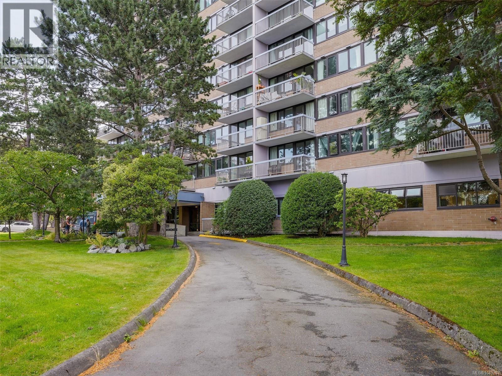#1810 647 Michigan St - 25