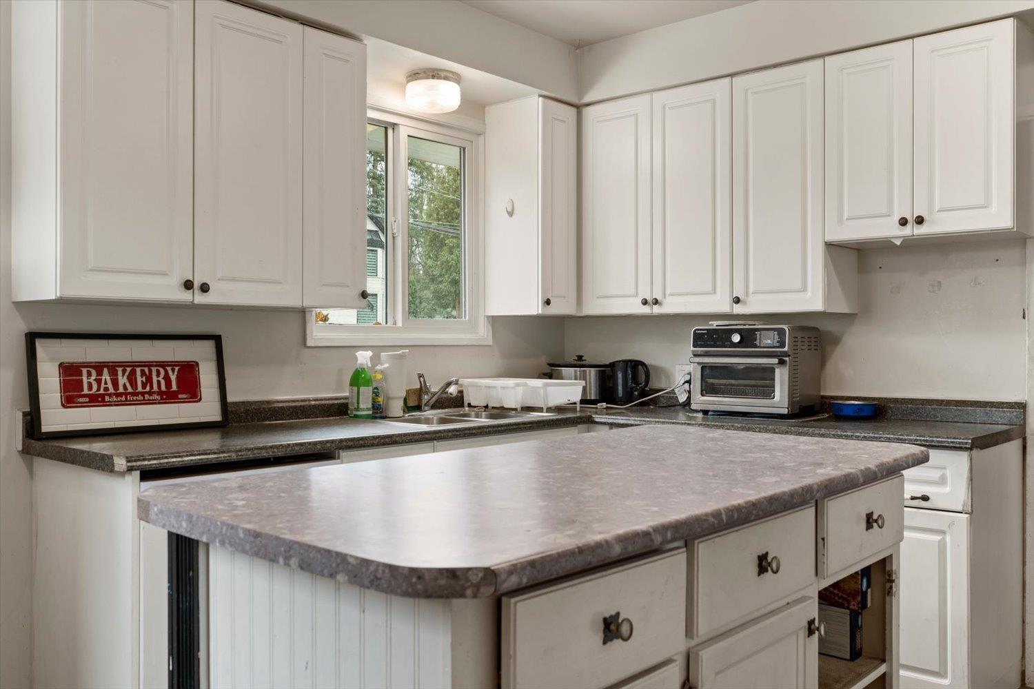 33919 VICTORY BOULEVARD, Abbotsford
