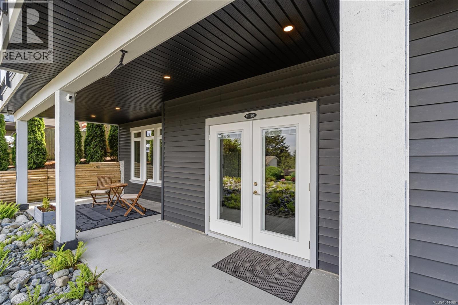 456 Battie Dr, Ladysmith
