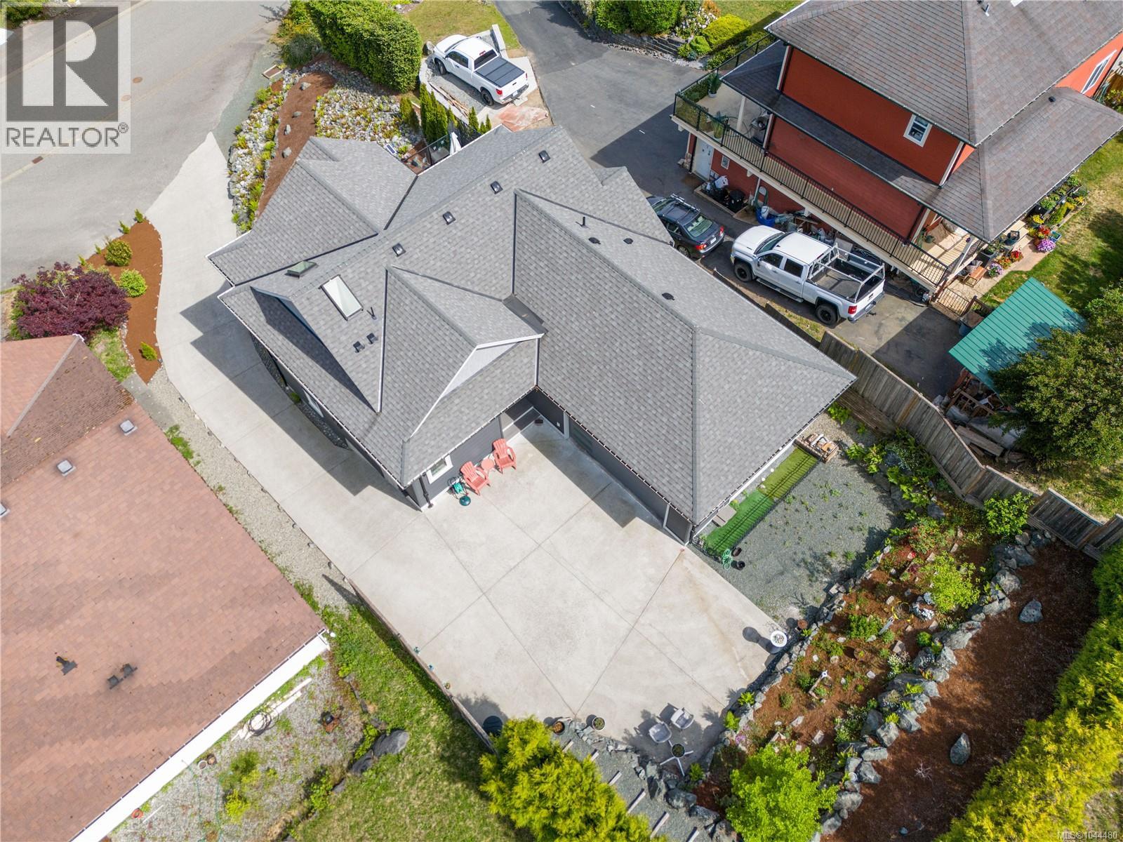 456 Battie Dr, Ladysmith