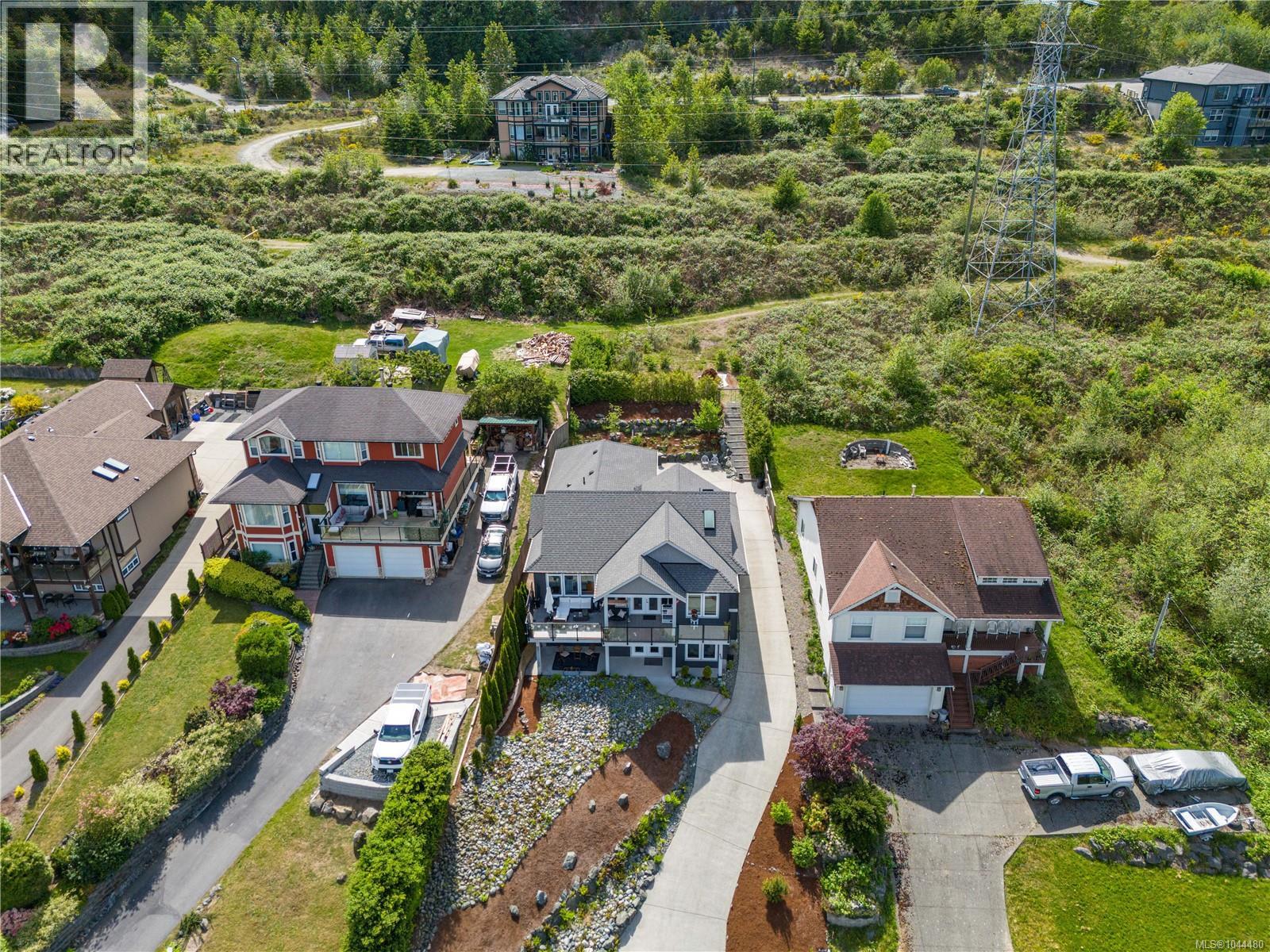456 Battie Dr, Ladysmith
