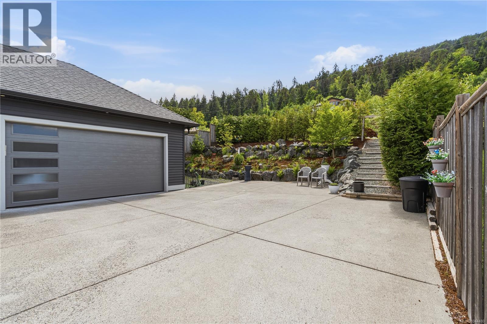 456 Battie Dr, Ladysmith