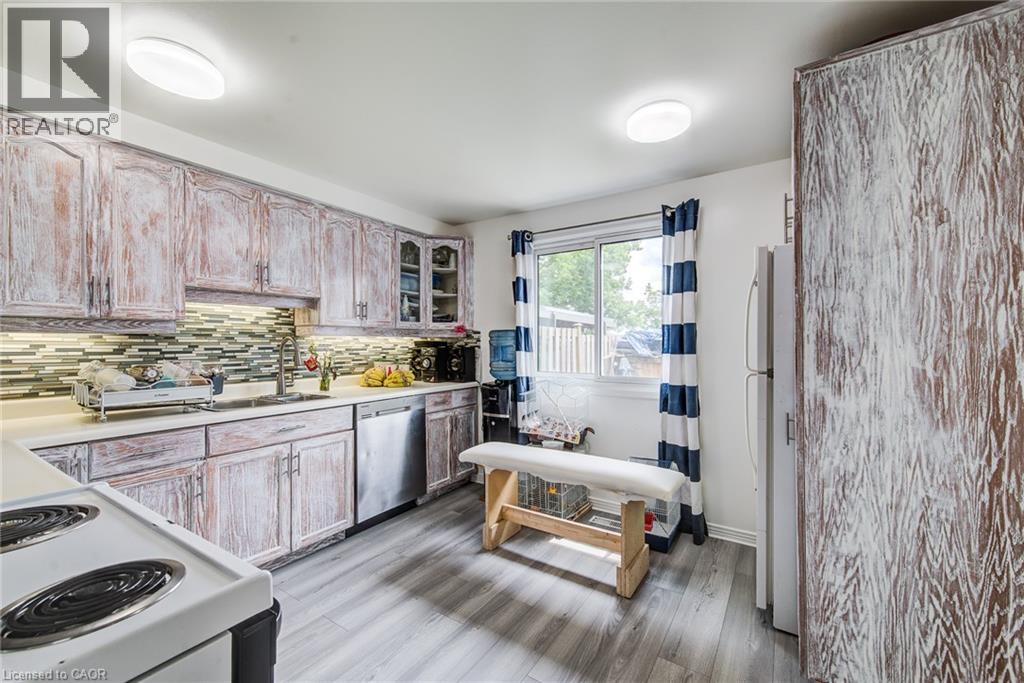#15 285 SANDOWNE Drive - 10