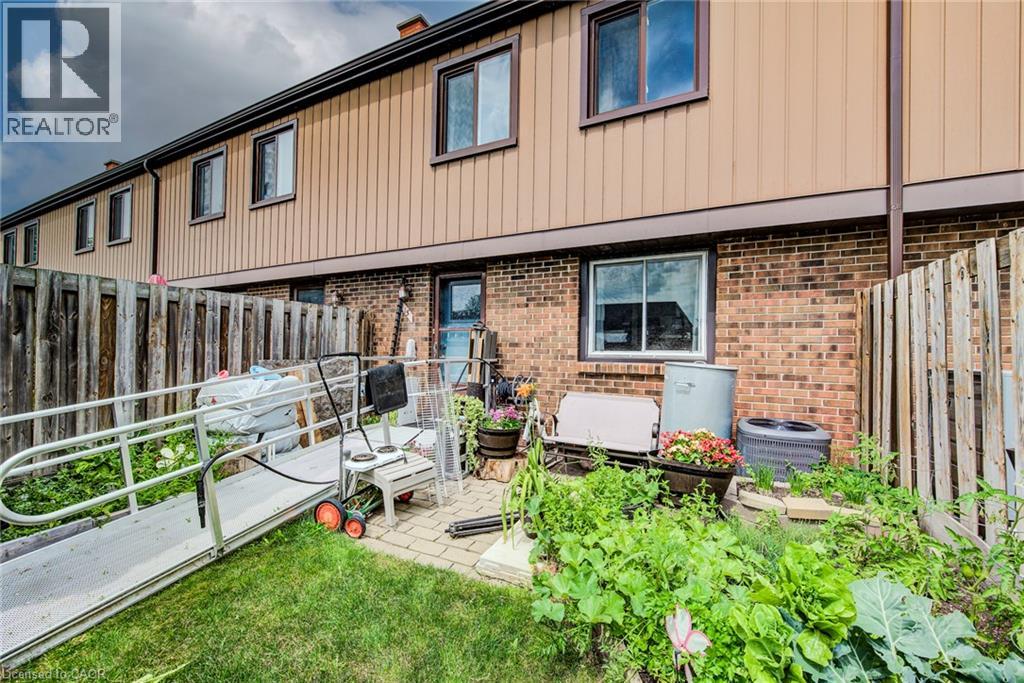 #15 285 SANDOWNE Drive - 24