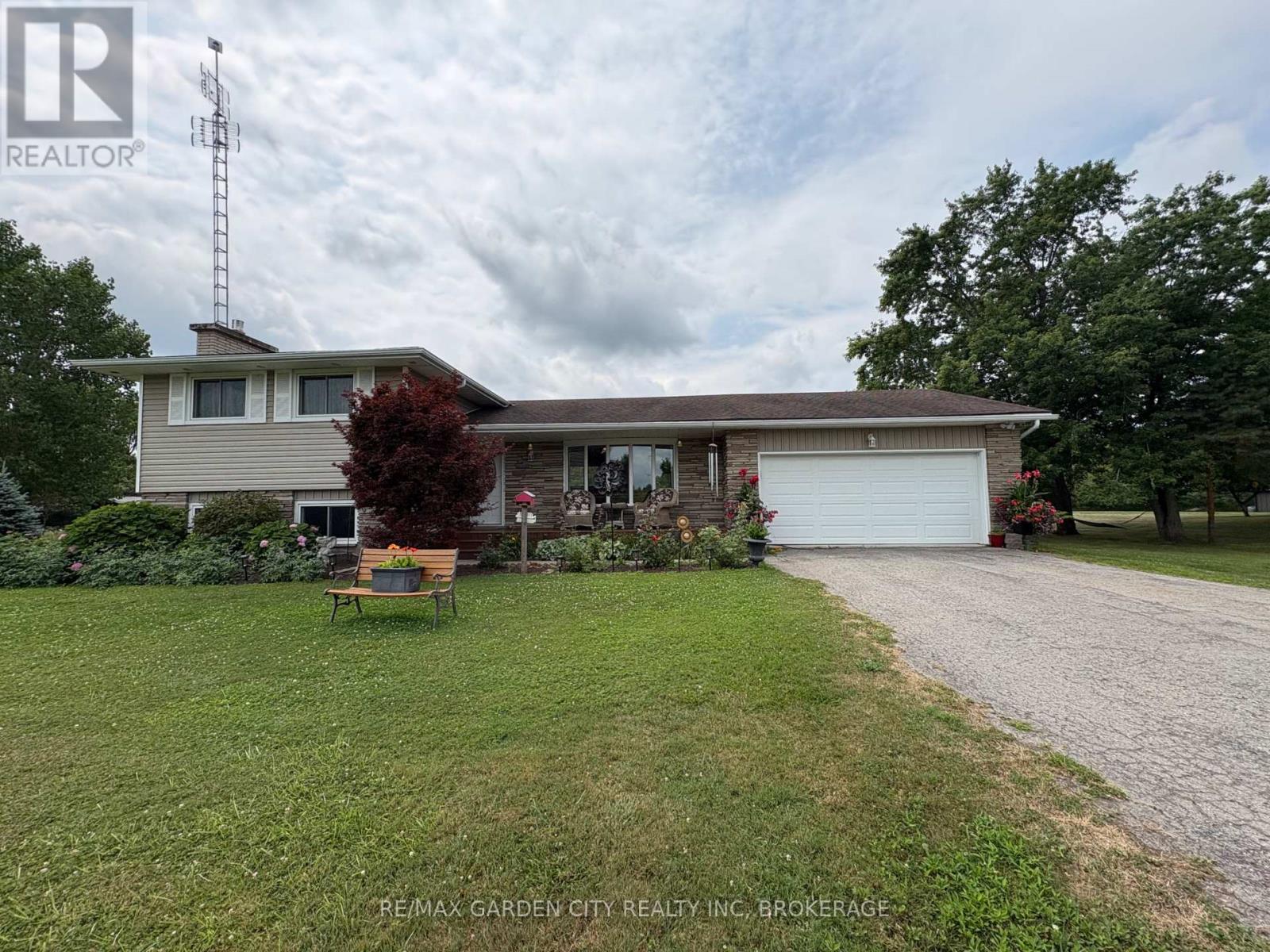 147 CAIRNS CRESCENT - 1