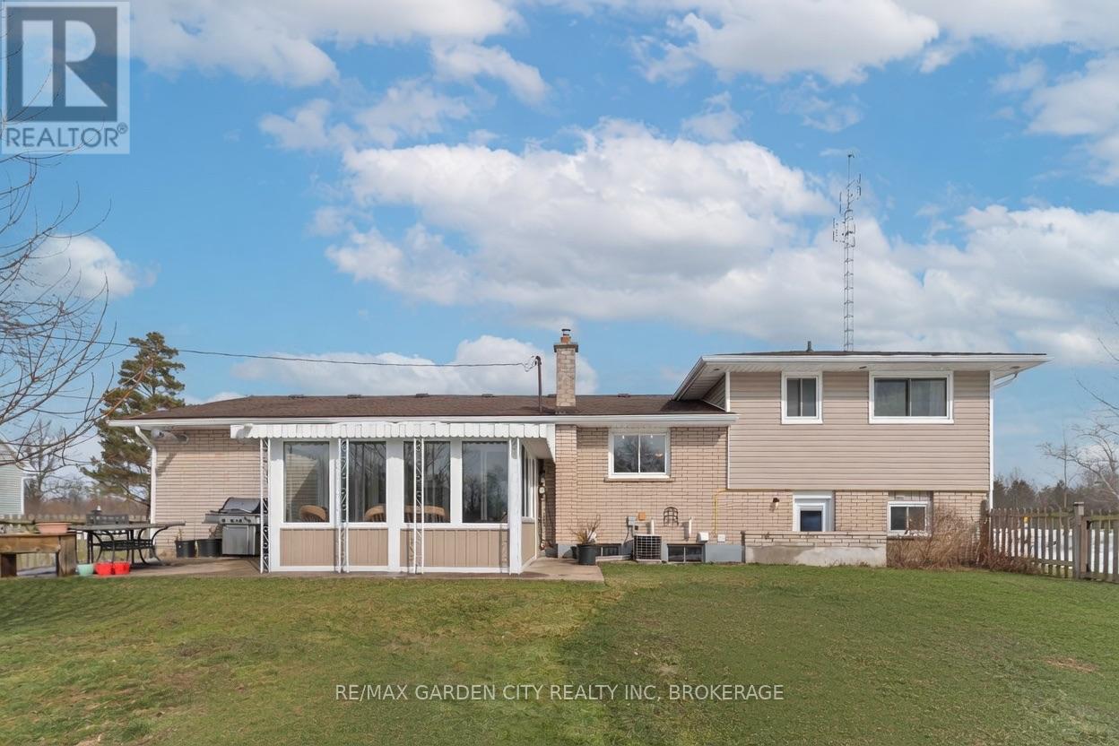 147 CAIRNS CRESCENT - 5