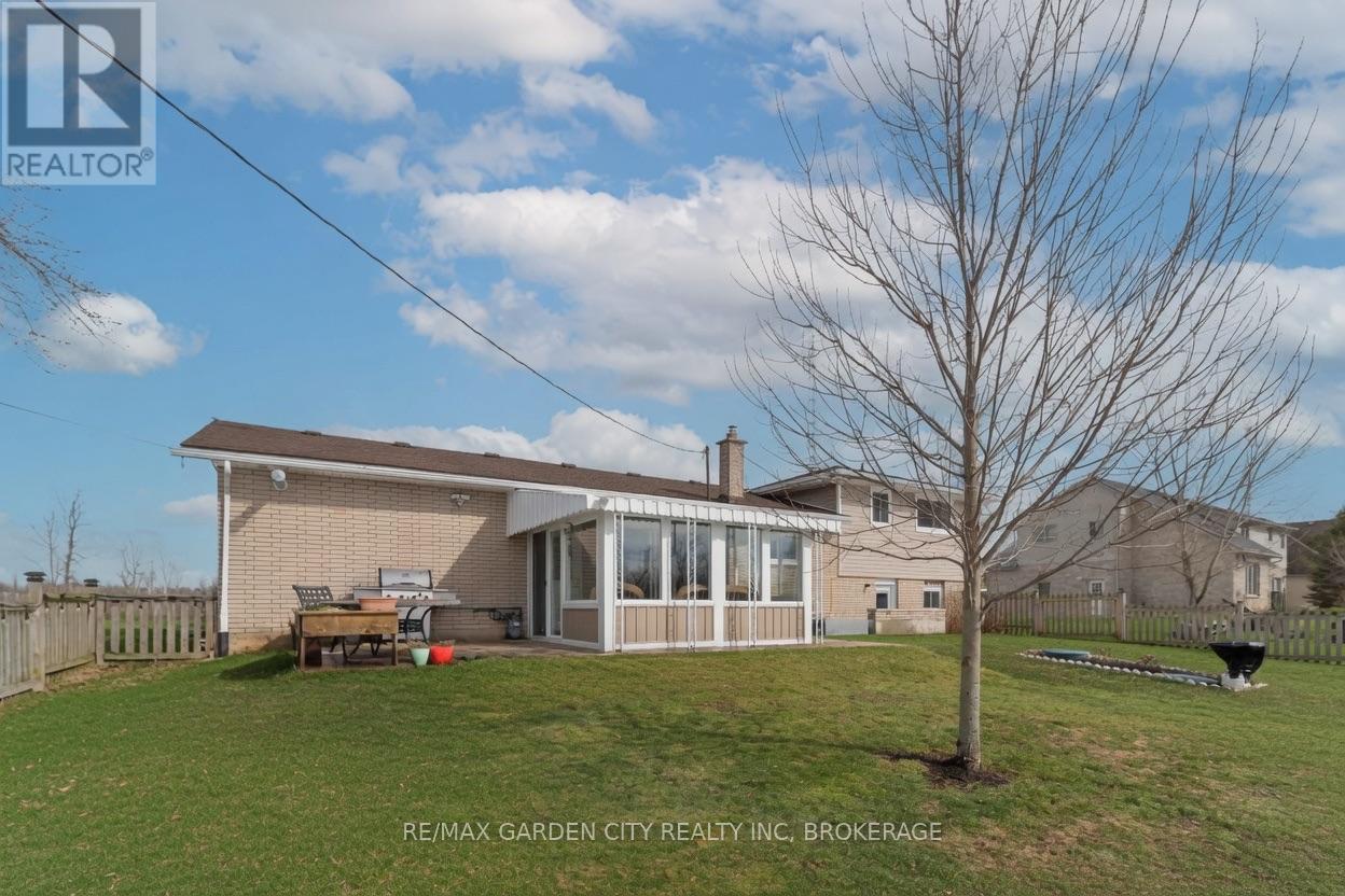 147 CAIRNS CRESCENT - 6