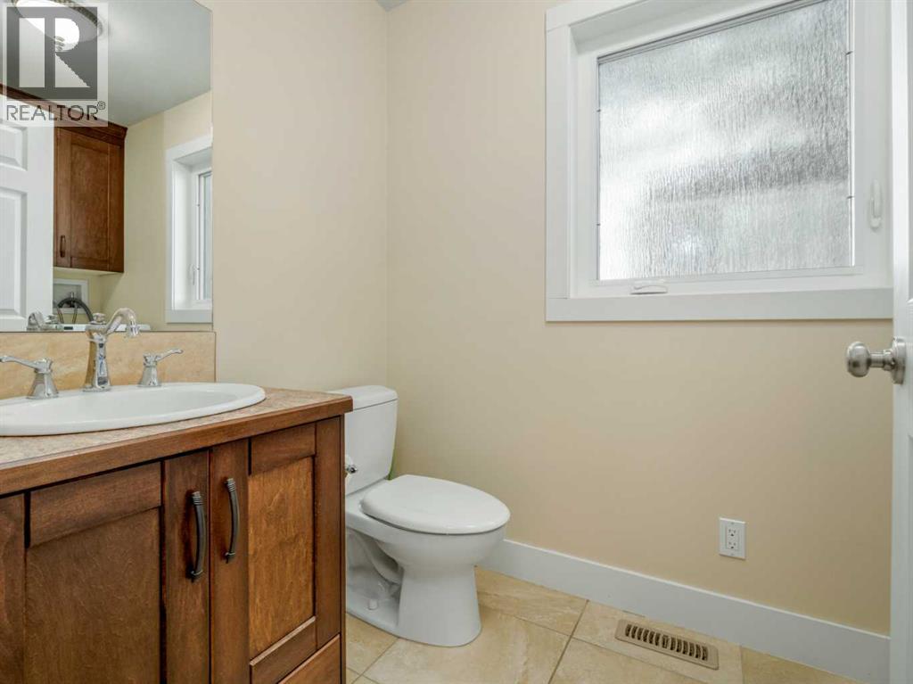 132 14 Street N - Image 11