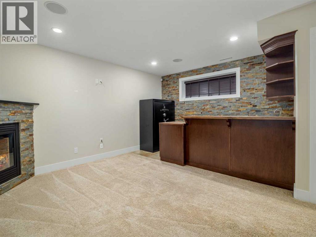132 14 Street N - Image 30