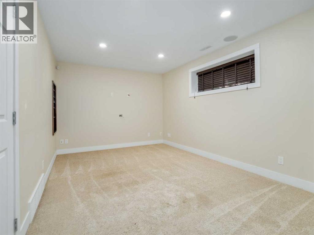 132 14 Street N - Image 32