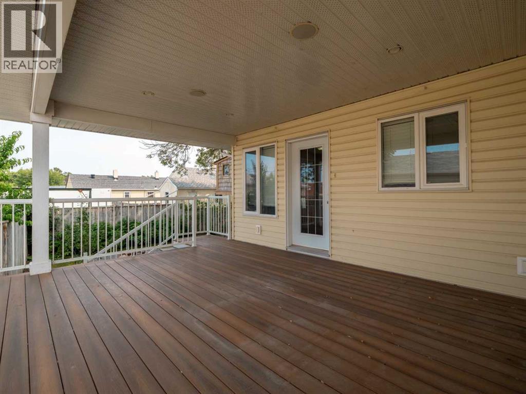 132 14 Street N - Image 36