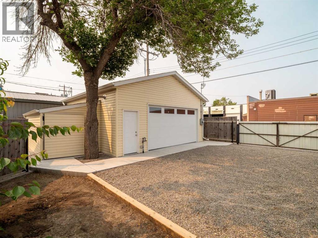 132 14 Street N - Image 43