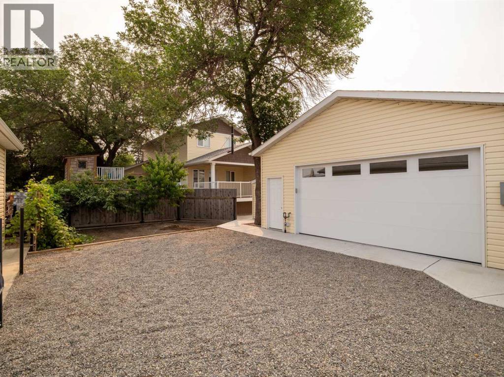 132 14 Street N - Image 44