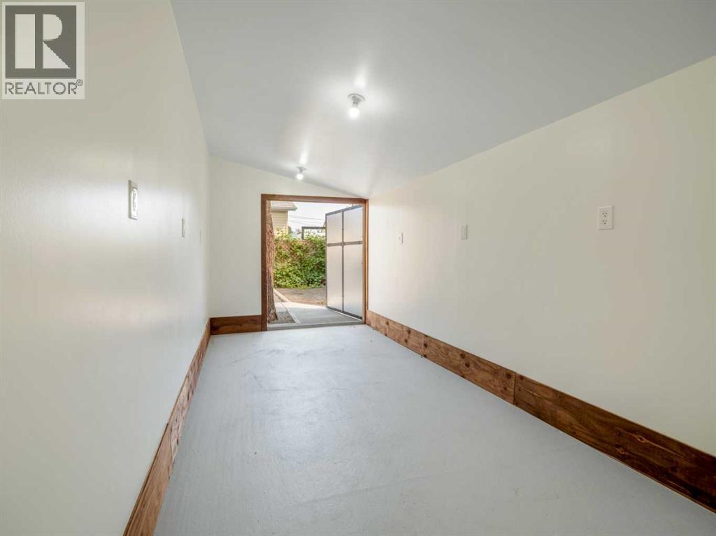 132 14 Street N - Image 47