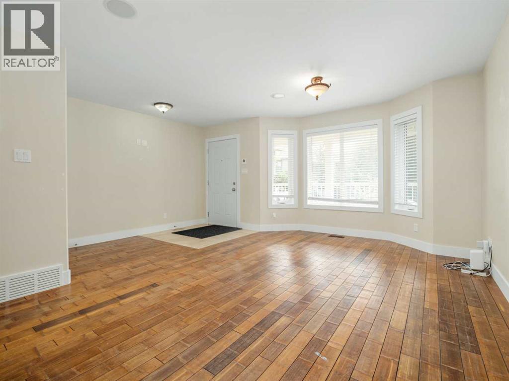 132 14 Street N - Image 8
