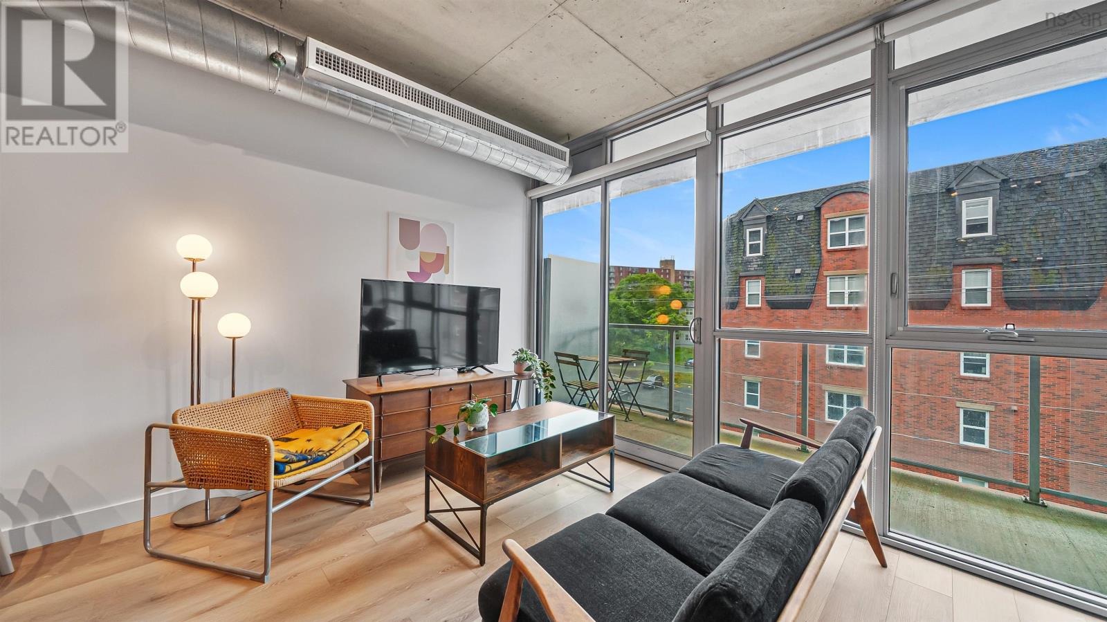 #423 1065 Barrington Street - 16