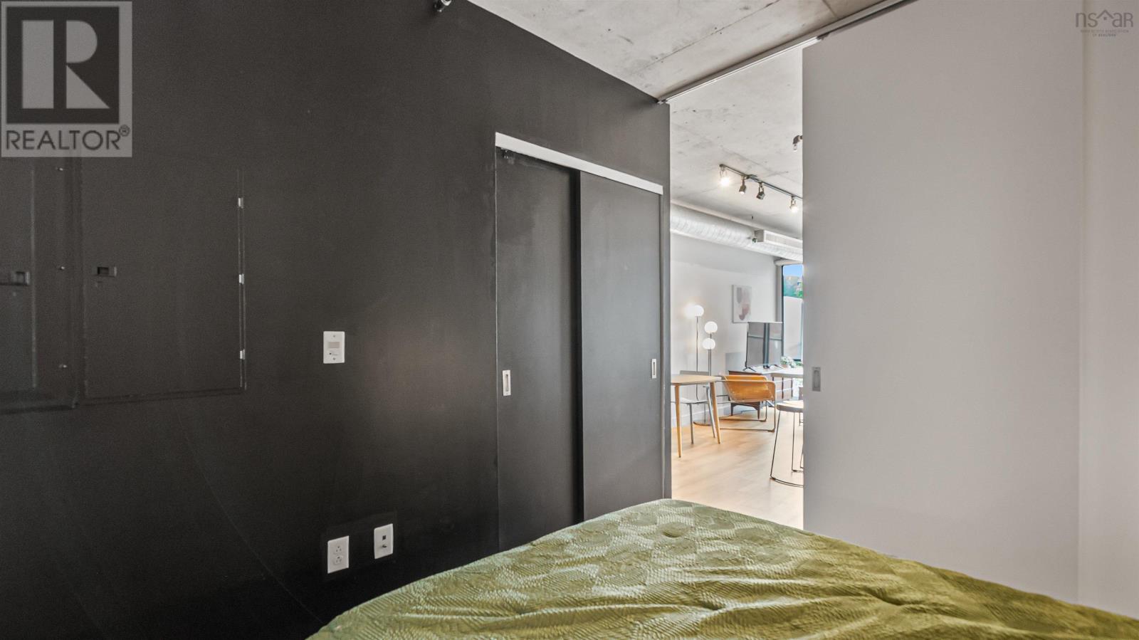 #423 1065 Barrington Street - 12
